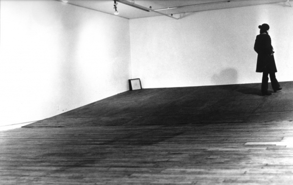 Seedbed, 1972. Installation view, January 1972 at Sonnabend Gallery, New York. Courtesy of the artist.